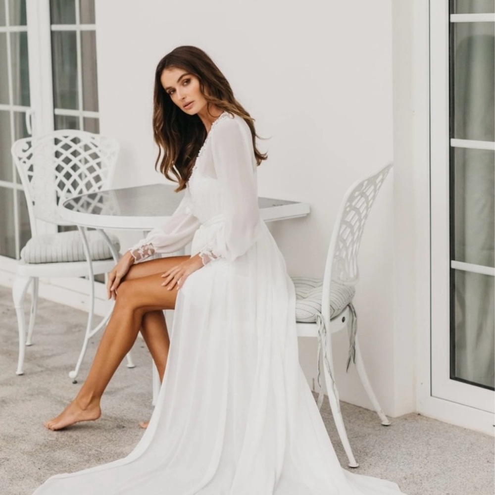 Le Rose Stories - Arianna Beaded Floral Lace Maxi Bridal Robe XS NWT